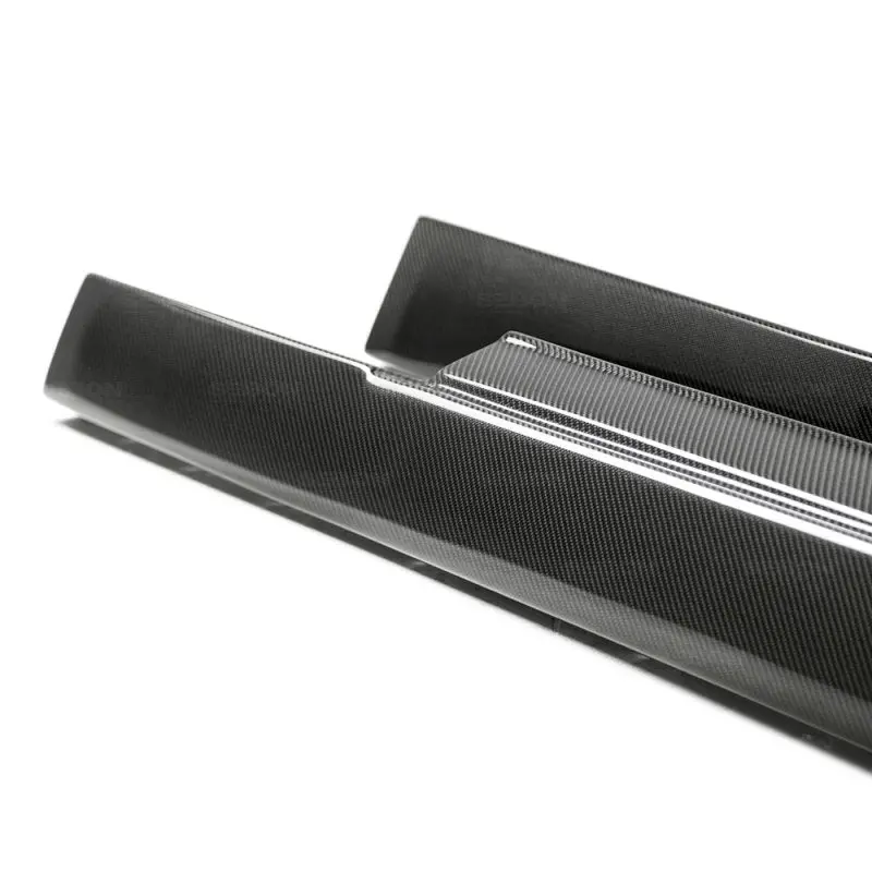 Seibon Oem-Style Carbon Fiber Side Skirts For 2009–2010 Nissan Gt-R R35 1